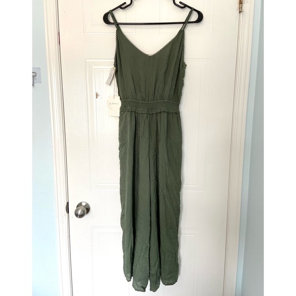 (Sold) NWT Aritzia Wilfred Irene Jumpsuit Green - Picture 5 of 5